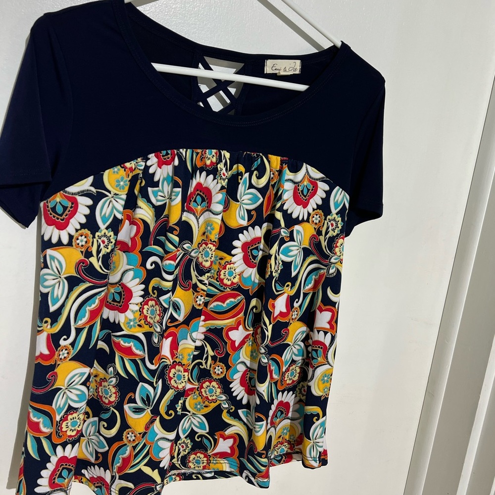 Emi and Joe women’s swing top Medium